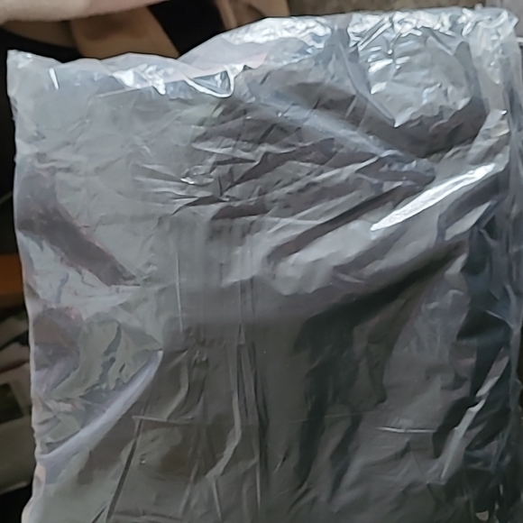 NWT Women's Plus Size Cropped Style Black Sweatshirt 2X - Picture 3 of 6